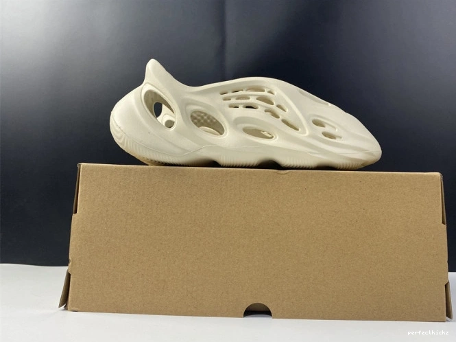 Sand FY4567 Yeezy Adidas Foam RNNR 0806